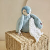 Pingüino De Peluche Besucón Verde - Imagen 3