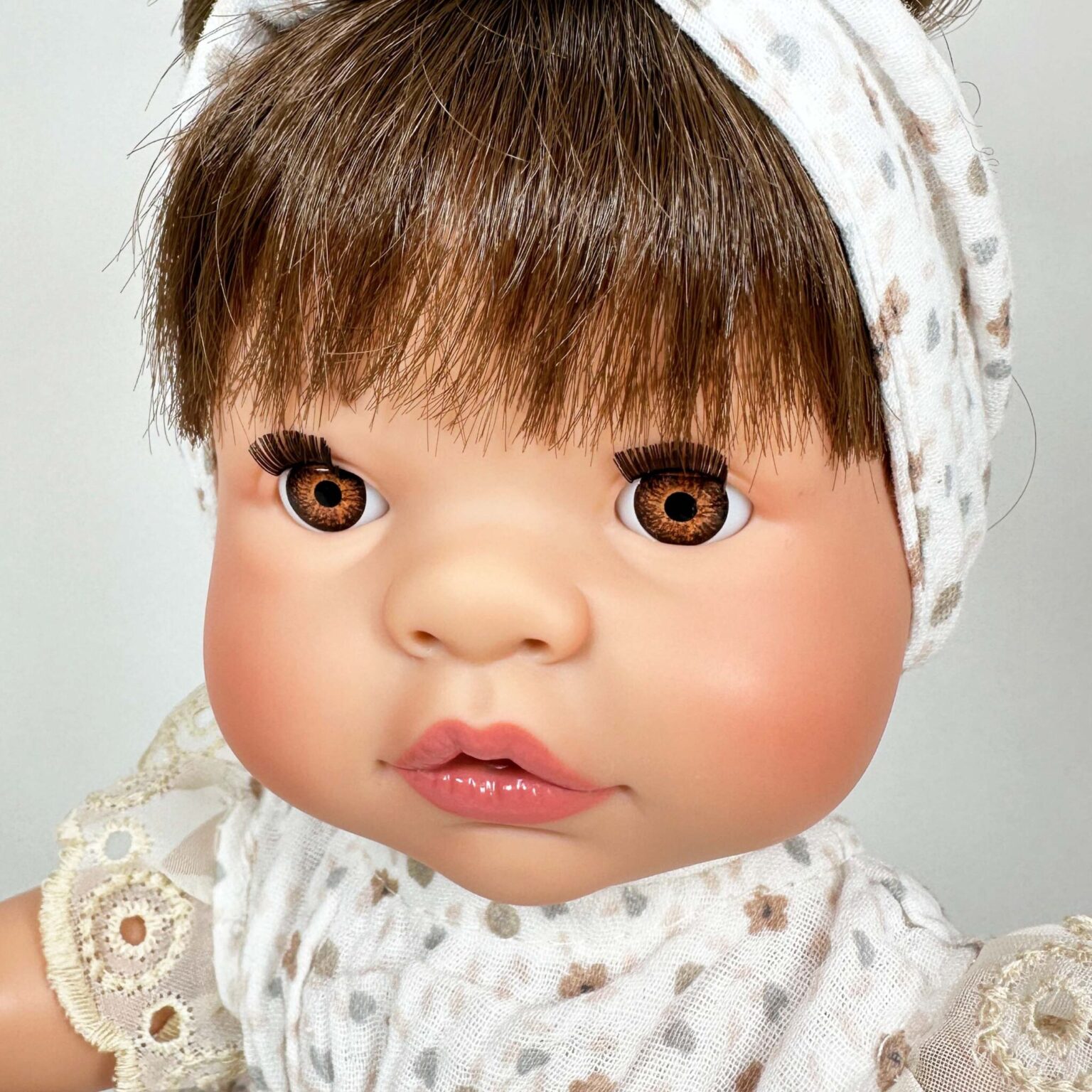 Muñeca Joy  Collection Pelo Castaño - Imagen 2